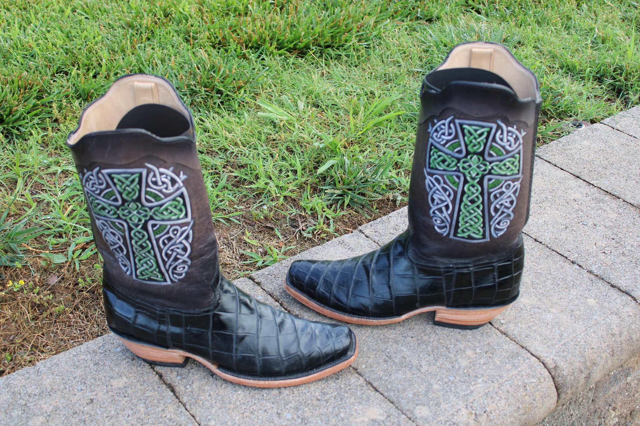 Santana's 10 Santana's Celtic Cross Alligator