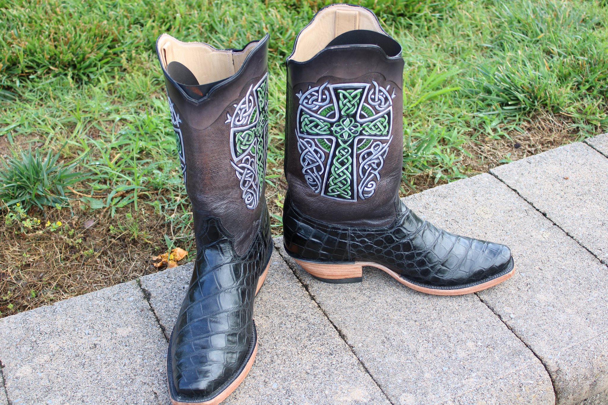 Santana's 10 Santana's Celtic Cross Alligator