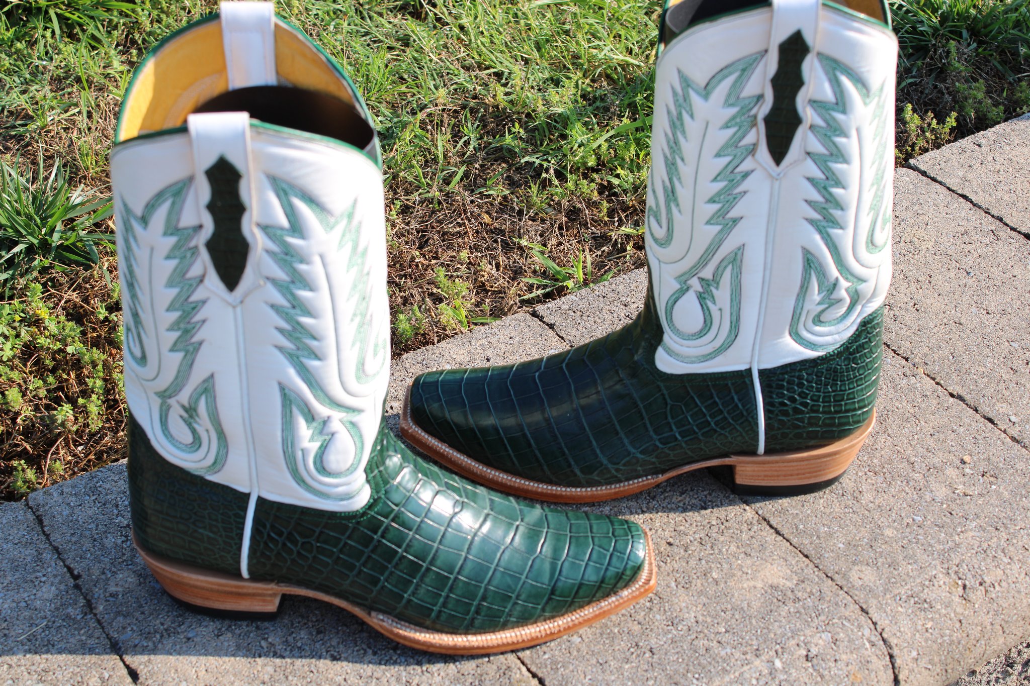 Santana's 2 Santana's Green Alligator Cutter Toe 9.5 D