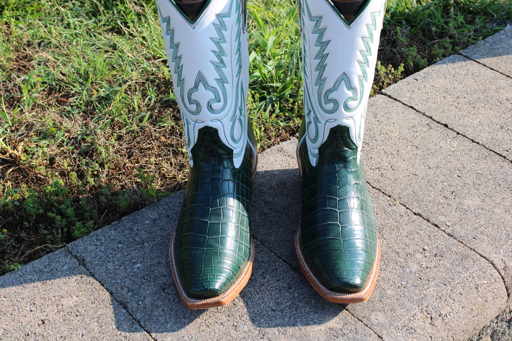 Santana's 2 Santana's Green Alligator Cutter Toe 9.5 D