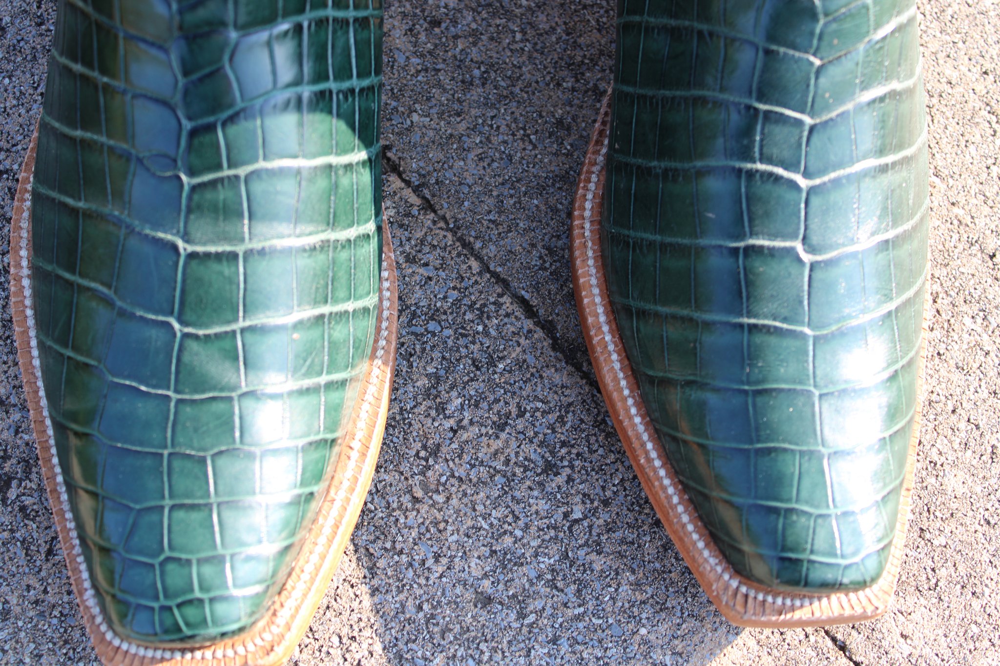 Santana's 2 Santana's Green Alligator Cutter Toe 9.5 D