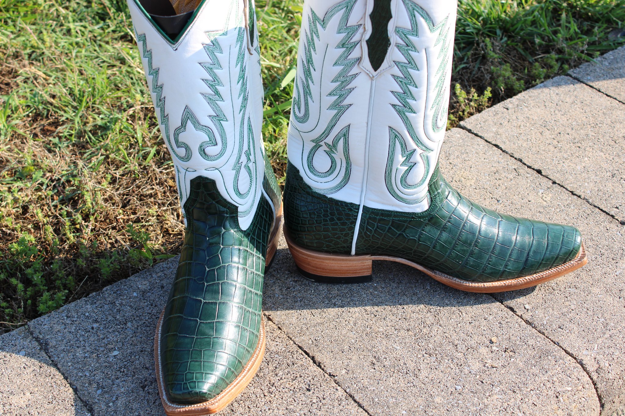 Santana's 2 Santana's Green Alligator Cutter Toe 9.5 D